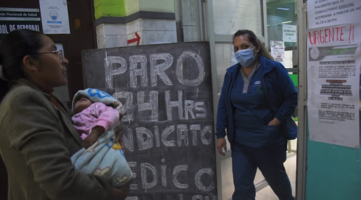 Denuncian que compran medicamentos “para no sentir dolor” y dirigentes piden renuncia del gerente de la CNS