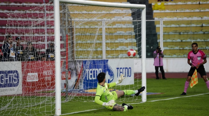 El golero Viscarra pasa de héroe a villano y el Tigre se queda sin nada