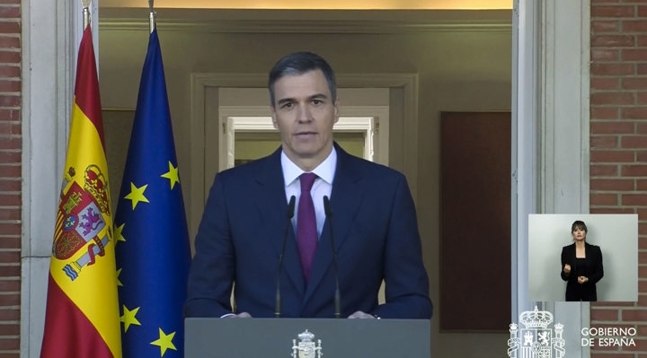 Pedro Sánchez decide seguir al frente del Gobierno español "con más fuerza si cabe"