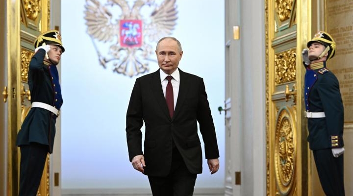 Putin se acerca a los zares al tomar posesión del Kremlin hasta 2030