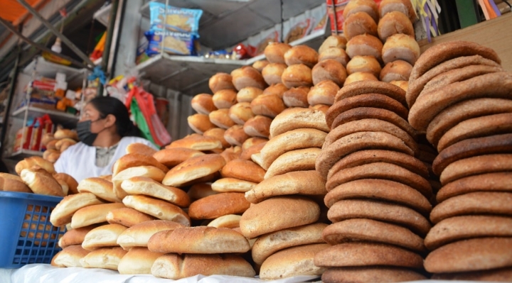 Panificadores advierten que “restituirán” el precio del pan a Bs 0,80 si choferes incrementan los pasajes
