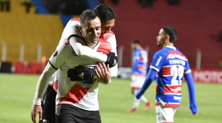 Nacional logra su primer triunfo y le quita con goleada el invicto a Fortaleza