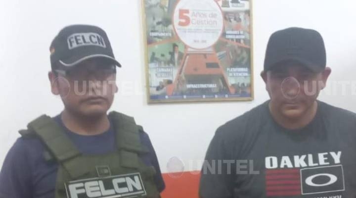 Se entrega exjefe policial encontrado con 23,6 kilos de droga al interior de su vehículo