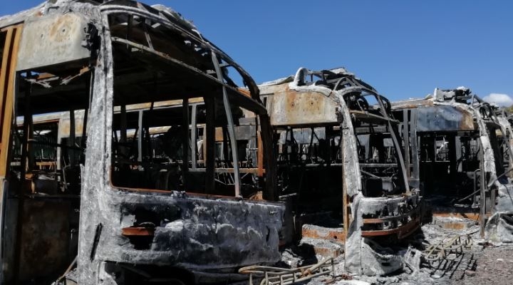 Identifican a dirigentes de sindicatos de choferes como responsables por la quema de 64 buses