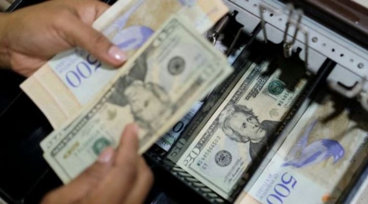 Venezuela: de dónde salen los dólares que circulan en el país (y por qué se cree que ya hay más que bolívares)