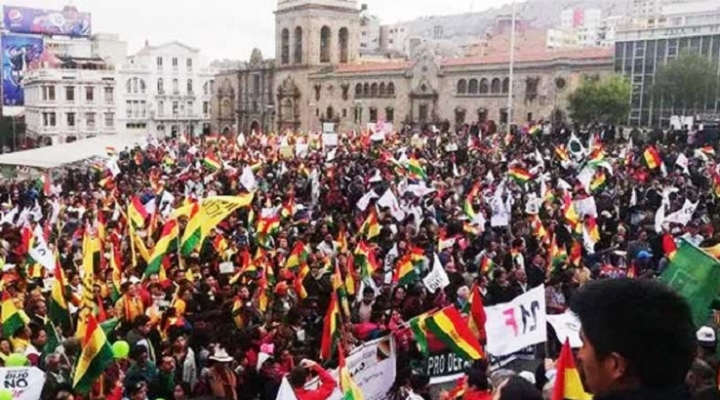 Cabildo del "Pacto por la unidad de Bolivia" se realiza en La Paz contra anuncios de violencia de Evo Morales