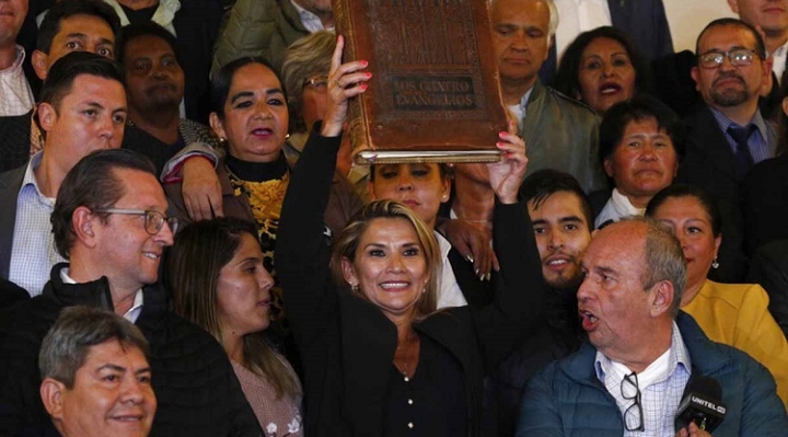 Ministros de Estado apoyan posible candidatura presidencial de Jeanine Añez  | Brújula Digital