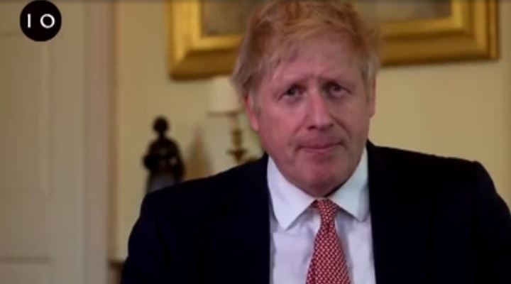 Boris Johnson mejora y abandona el hospital