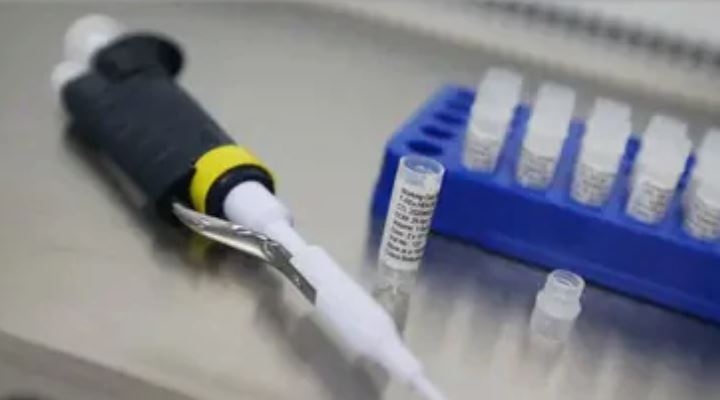 EEUU aprobó que la vacuna de la compañía Moderna contra el coronavirus pase a la segunda fase de prueba