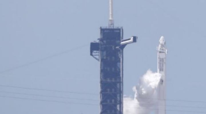 Misión de SpaceX y la NASA: la cápsula Crew Dragon viaja ya hacia la Estación Espacial Internacional tras un histórico lanzamiento