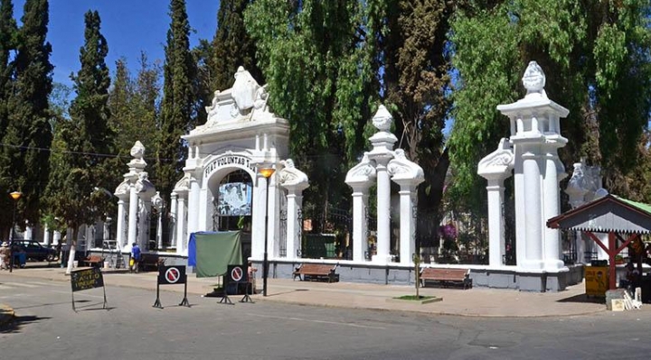 Sigue la crisis en Cochabamba, unos 30 cadáveres permanecen en las casas, algunos por varios días