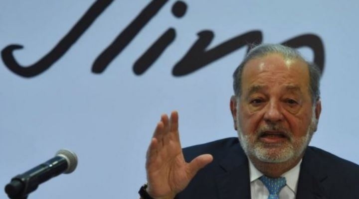 ¿Cuál es el papel de Carlos Slim en la producción y distribución de la vacuna de Oxford?