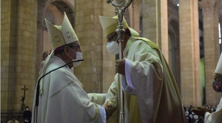 Nuevo arzobispo de La Paz toma posesión y anuncia “esfuerzo” para “guiar al pueblo de Dios”