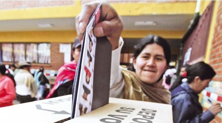 El TSE anuncia que bolivianos residentes en el exterior podrán votar el 18 de octubre