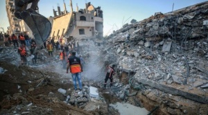 Conflicto israelí-palestino: Israel intensifica su ofensiva en Gaza con ataques aéreos y de artillería mientras la violencia se extiende a Cisjordania