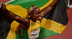 Tokio: Elaine Thompson-Herah hace historia y gana oro en la carrera de 100 m para Jamaica