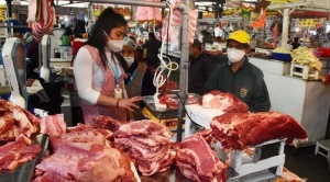 Gobierno advierte con vender carne mediante Emapa si continúa el alza