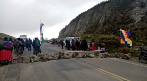 Movimientos “antivacuna” instalan al menos 4 puntos de bloqueos en La Paz y Cochabamba 1