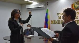 A casi un mes de la salida de Lafuente, ministro posesiona a Carmen  López como directora de la AJAM