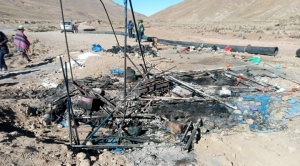 Mineros atacan y queman carpas de comunarios que protestaban por contaminación en ayllu de Oruro