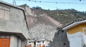 VIDEOS: Derrumbe de un cerro en Perú provocó pánico en los habitantes de Áncash 1