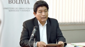 Ministro pide a Camacho que renuncie o vaya de rodillas hasta su casa para entregarle una carta de renuncia