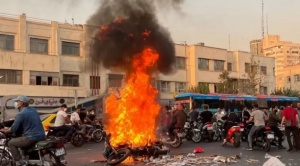 Quién realmente tiene el poder en el gobierno de Irán para afrontar las protestas masivas desatadas por la muerte de Mahsa Amini