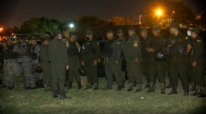 Movilizan a Policías para desalojar a avasalladores de predios en Santa Cruz