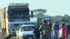 Campesinos bloquean exigiendo que presuntos avasalladores sean liberados; víctimas identifican a cabecillas