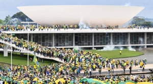 Bolsonaristas toman Congreso brasileño y el palacio de Planalto en una manifestación contra Lula 