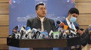 Diputado del MAS pedirá informe a Del Castillo por los “lujos” que le dio a Camacho en Chonchocoro