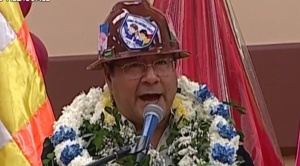 Arce inaugura el año escolar y exige calidad educativa a padres de familia y maestros