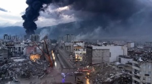 Las críticas al gobierno turco por su respuesta al terremoto, que ya deja más de 11.000 muertos