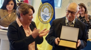 La Universidad Católica Boliviana realizó un sentido homenaje a la trayectoria de Mario Frías Infante