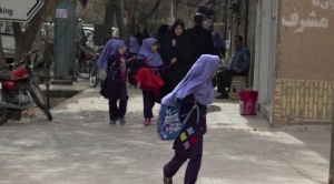El misterio de los "envenenamientos" de cientos de estudiantes en Irán