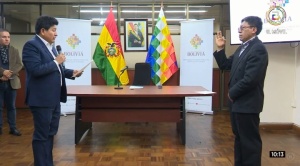 Ministro Montaño posesiona a un nuevo gerente de Mi Teleférico 1