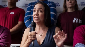 Horas antes de acabar plazo de EEUU, Venezuela dice que revisará inhabilitaciones de candidatos 1