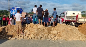 Transportistas que bloquean el Trópico de Cochabamba piden hablar con Arce en Lauca Ñ 1
