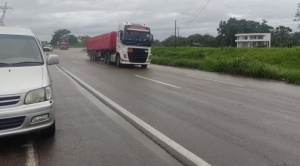 Levantan el bloqueo en la ruta Santa Cruz-Cochabamba, tras acuerdo con el Gobierno