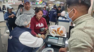 El precio del kilo de pollo se dispara a Bs 21 y el producto escasea en mercados de La Paz