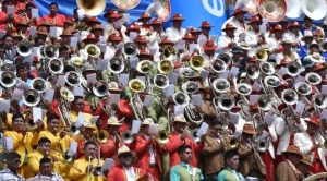 Más de cinco mil músicos hacen vibrar  a Oruro con el festival de bandas 
