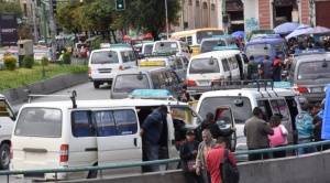 Arias a choferes interciudad les dice que “invaden rutas”, “castigan a la ciudad” con bloqueos, “usan calles y no aportan”