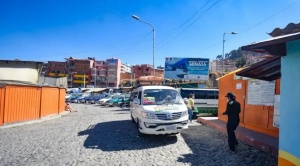 Salidas desde la terminal Minasa hacia el norte de La Paz son irregulares por falta de combustible y bloqueos esporádicos