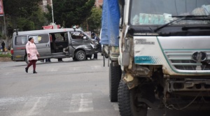 Camión pierde los frenos, colisiona con minibuses y deja heridos en Villa Fátima