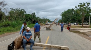 Transportistas de Rurrenabaque y San Buenaventura  mantienen bloqueos en rutas que conectan La Paz con Beni