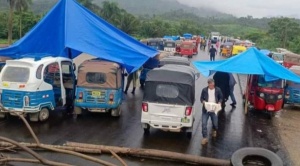 Bloqueos hacia el norte de La Paz y Beni cumplen tercer día, la ANH asegura que cisternas no pueden ingresar a las zonas