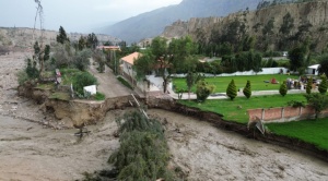 Lipari: desborde del río La Paz arrasa carretera, cultivos y 8 viviendas, además deja aisladas a 160 familias y sin servicios