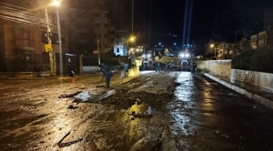La Alcaldía de La Paz retira material de arrastre de la avenida Costanera