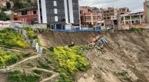 Cerca del Puente Playón Verde y en Villa Copacabana la tierra continúa cediendo y amenaza a algunas viviendas