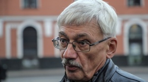 Rusia condena a 2,5 años de cárcel a Oleg Orlov, líder de Memorial y Nobel de Paz en 2022